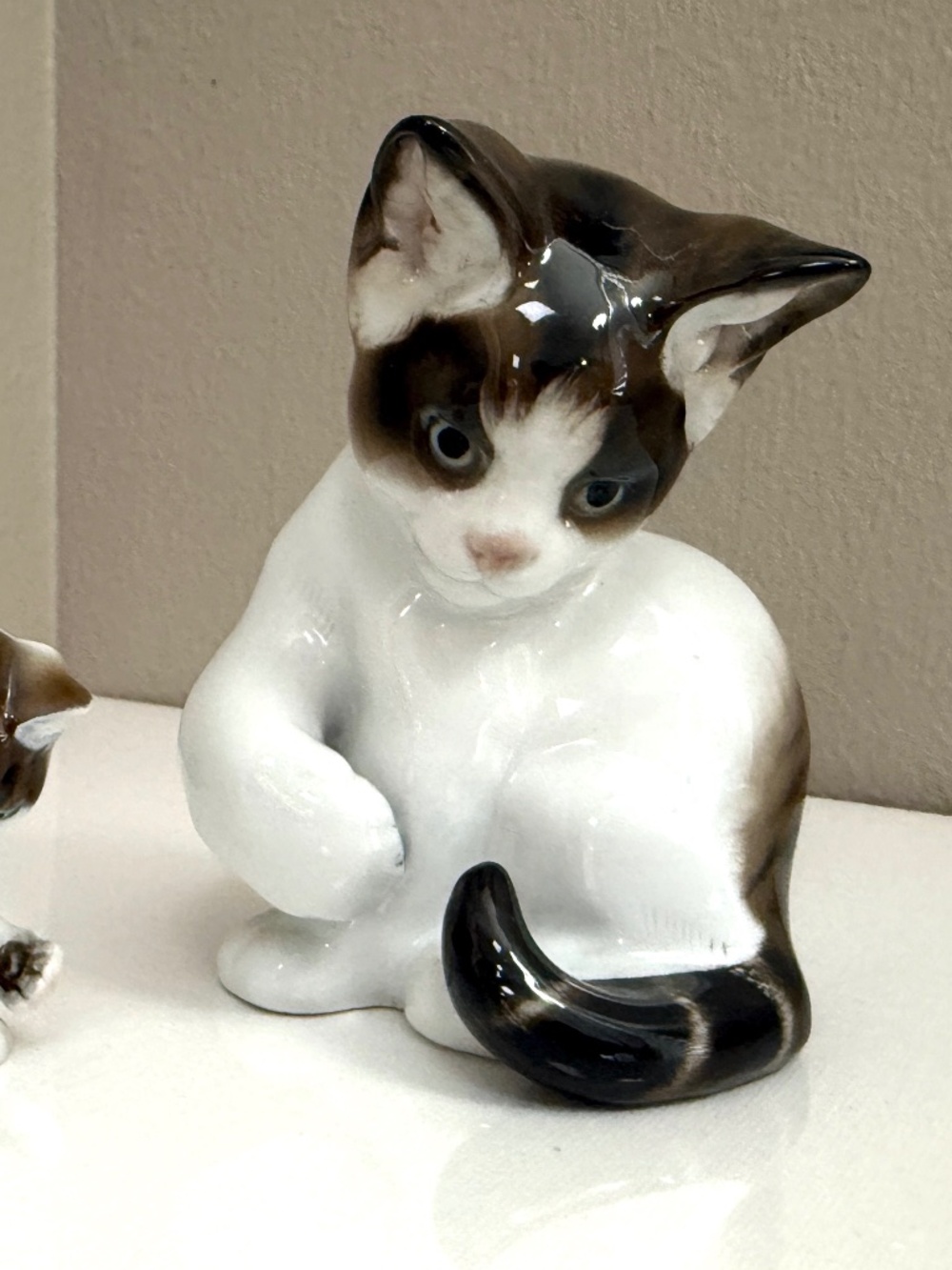 Set of Rosenthal Germany Playful Seated Kittens Figurines in Excellent Condition - Picture 2 of 13